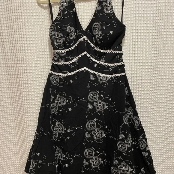 AGB | Dresses | Agb Black White Embroidery Sequins Dress Size 8 | Poshmark